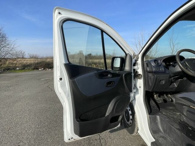 Белый Опель Виваро, объемом двигателя 1.6 л и пробегом 268 тыс. км за 9700 $, фото 7 на Automoto.ua