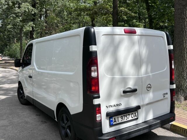 Белый Опель Виваро, объемом двигателя 1.6 л и пробегом 290 тыс. км за 14500 $, фото 2 на Automoto.ua