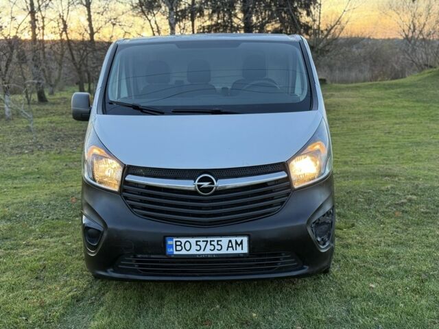 Белый Опель Виваро, объемом двигателя 1.6 л и пробегом 210 тыс. км за 7500 $, фото 2 на Automoto.ua