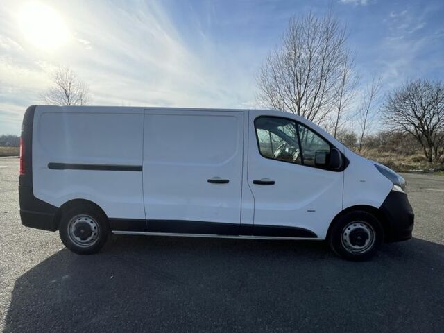 Белый Опель Виваро, объемом двигателя 1.6 л и пробегом 268 тыс. км за 9700 $, фото 3 на Automoto.ua