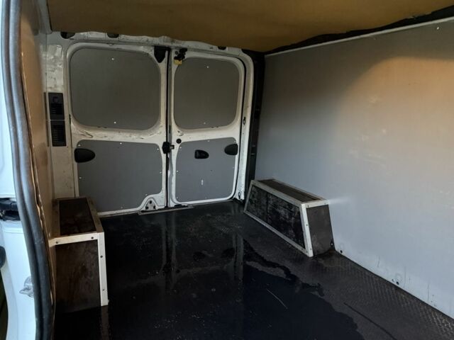 Белый Опель Виваро, объемом двигателя 1.6 л и пробегом 210 тыс. км за 7500 $, фото 9 на Automoto.ua