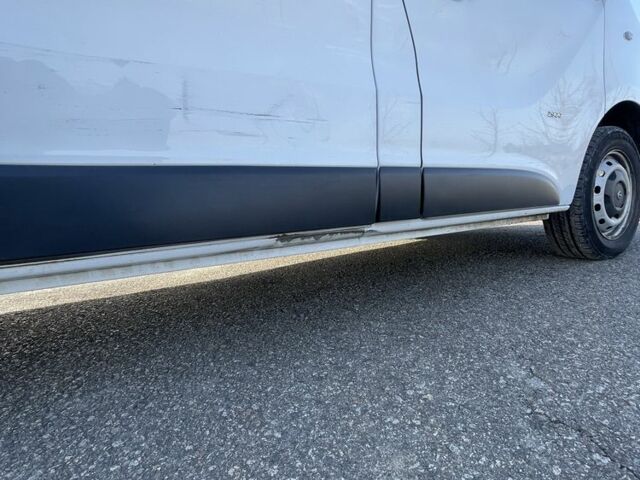 Белый Опель Виваро, объемом двигателя 1.6 л и пробегом 268 тыс. км за 9700 $, фото 2 на Automoto.ua