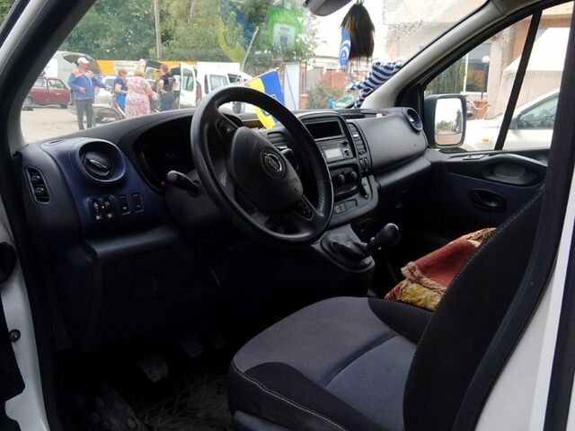 Белый Опель Виваро, объемом двигателя 1.6 л и пробегом 260 тыс. км за 14500 $, фото 1 на Automoto.ua