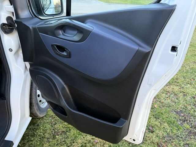 Белый Опель Виваро, объемом двигателя 1.6 л и пробегом 210 тыс. км за 7500 $, фото 14 на Automoto.ua