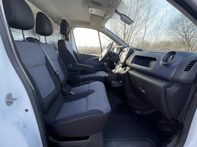 Белый Опель Виваро, объемом двигателя 1.6 л и пробегом 268 тыс. км за 9700 $, фото 5 на Automoto.ua