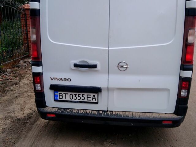 Белый Опель Виваро, объемом двигателя 1.6 л и пробегом 260 тыс. км за 14500 $, фото 2 на Automoto.ua