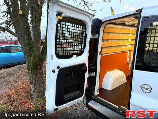 Білий Опель Віваро, об'ємом двигуна 16 л та пробігом 222 тис. км за 16000 $, фото 6 на Automoto.ua