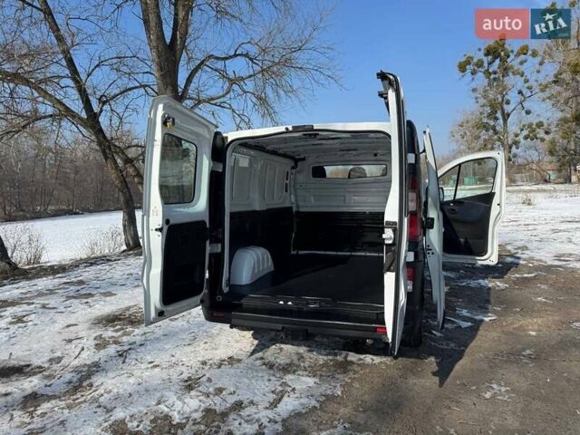 Белый Опель Виваро, объемом двигателя 1.6 л и пробегом 223 тыс. км за 14500 $, фото 65 на Automoto.ua