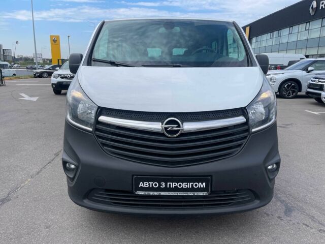 Белый Опель Виваро, объемом двигателя 1.6 л и пробегом 72 тыс. км за 25400 $, фото 1 на Automoto.ua