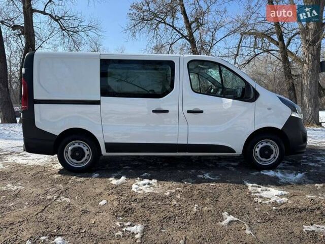 Белый Опель Виваро, объемом двигателя 1.6 л и пробегом 223 тыс. км за 14500 $, фото 29 на Automoto.ua