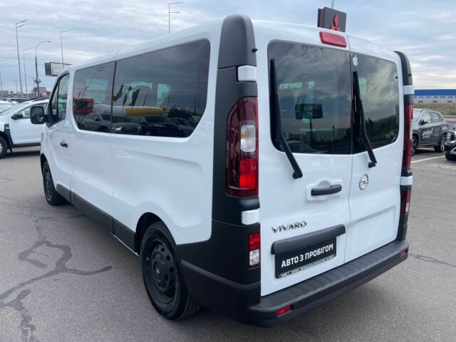 Белый Опель Виваро, объемом двигателя 1.6 л и пробегом 72 тыс. км за 25400 $, фото 4 на Automoto.ua