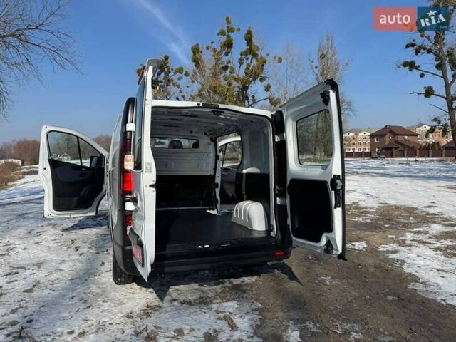 Белый Опель Виваро, объемом двигателя 1.6 л и пробегом 223 тыс. км за 14500 $, фото 63 на Automoto.ua