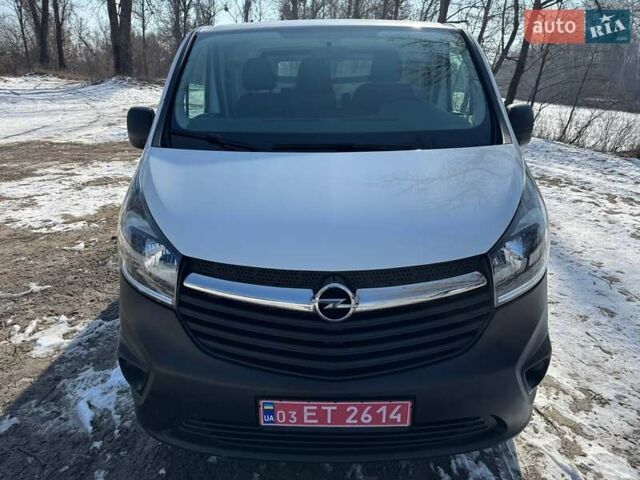 Белый Опель Виваро, объемом двигателя 1.6 л и пробегом 223 тыс. км за 14500 $, фото 1 на Automoto.ua