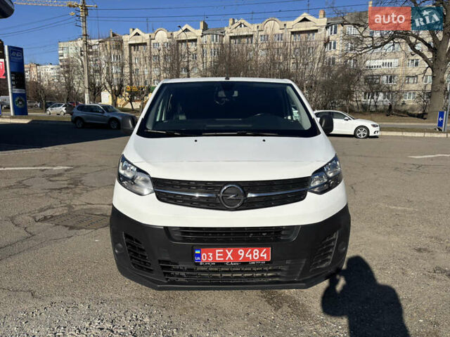 Белый Опель Виваро, объемом двигателя 2 л и пробегом 160 тыс. км за 17800 $, фото 2 на Automoto.ua
