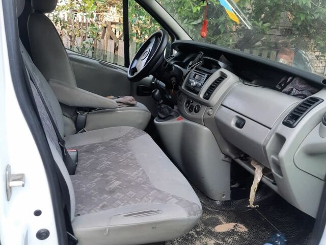 Белый Опель Виваро, объемом двигателя 1.9 л и пробегом 250 тыс. км за 4999 $, фото 2 на Automoto.ua