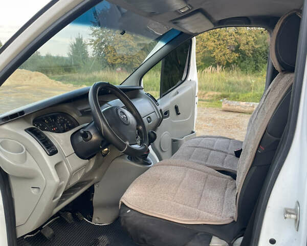 Белый Опель Виваро, объемом двигателя 1.87 л и пробегом 270 тыс. км за 6100 $, фото 9 на Automoto.ua
