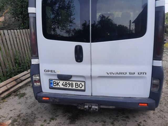 Белый Опель Виваро, объемом двигателя 1.9 л и пробегом 250 тыс. км за 4999 $, фото 1 на Automoto.ua