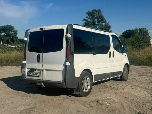 Белый Опель Виваро, объемом двигателя 1.87 л и пробегом 300 тыс. км за 7000 $, фото 2 на Automoto.ua