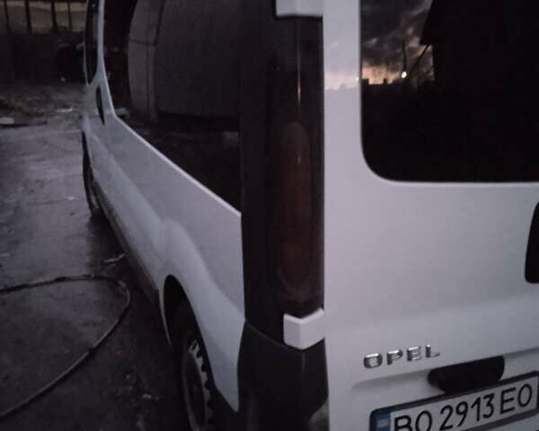 Белый Опель Виваро, объемом двигателя 1.87 л и пробегом 300 тыс. км за 5600 $, фото 1 на Automoto.ua