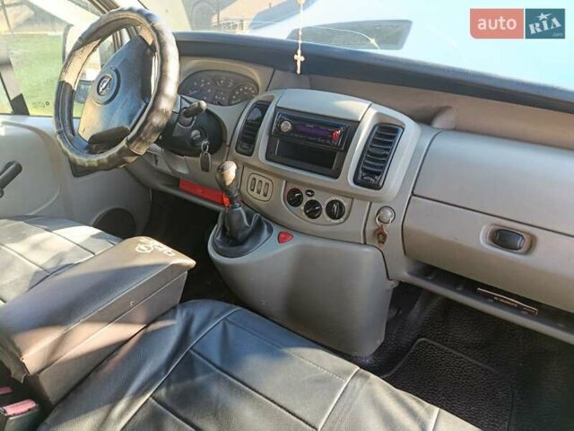 Белый Опель Виваро, объемом двигателя 1.9 л и пробегом 323 тыс. км за 5500 $, фото 3 на Automoto.ua