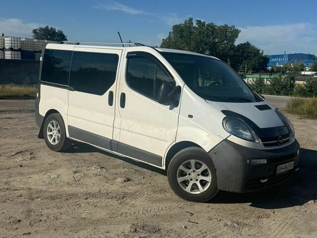 Белый Опель Виваро, объемом двигателя 1.87 л и пробегом 300 тыс. км за 7000 $, фото 1 на Automoto.ua