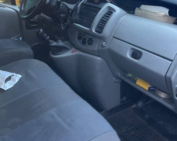 Білий Опель Віваро, об'ємом двигуна 1.9 л та пробігом 150 тис. км за 6000 $, фото 5 на Automoto.ua