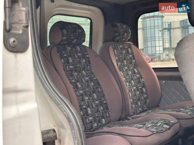 Белый Опель Виваро, объемом двигателя 1.9 л и пробегом 240 тыс. км за 4650 $, фото 17 на Automoto.ua