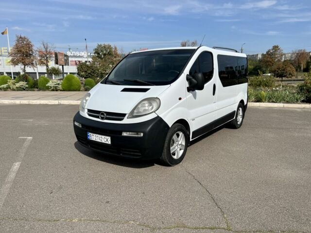 Белый Опель Виваро, объемом двигателя 1.9 л и пробегом 385 тыс. км за 5999 $, фото 3 на Automoto.ua