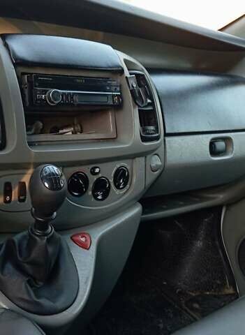 Білий Опель Віваро, об'ємом двигуна 1.9 л та пробігом 315 тис. км за 5600 $, фото 5 на Automoto.ua