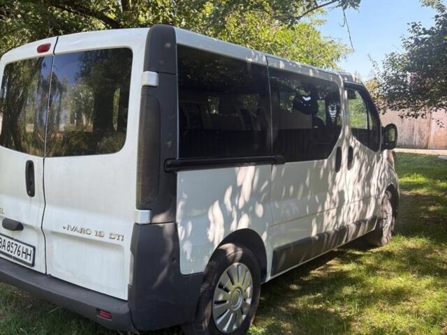 Білий Опель Віваро, об'ємом двигуна 1.9 л та пробігом 300 тис. км за 6000 $, фото 1 на Automoto.ua