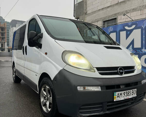 Білий Опель Віваро, об'ємом двигуна 1.9 л та пробігом 403 тис. км за 6300 $, фото 1 на Automoto.ua