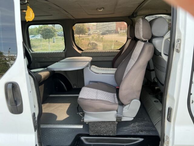 Белый Опель Виваро, объемом двигателя 1.9 л и пробегом 385 тыс. км за 5999 $, фото 8 на Automoto.ua