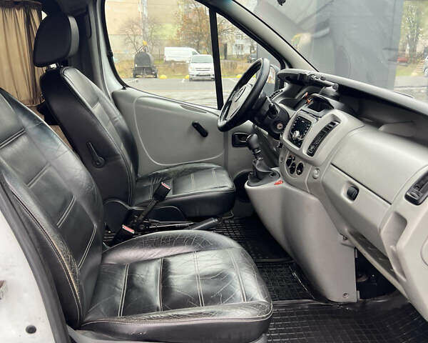 Білий Опель Віваро, об'ємом двигуна 1.9 л та пробігом 390 тис. км за 5850 $, фото 20 на Automoto.ua