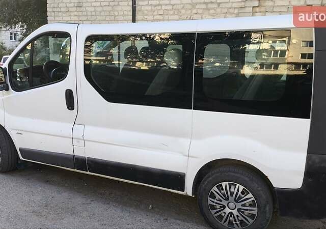 Білий Опель Віваро, об'ємом двигуна 1.9 л та пробігом 449 тис. км за 5500 $, фото 5 на Automoto.ua