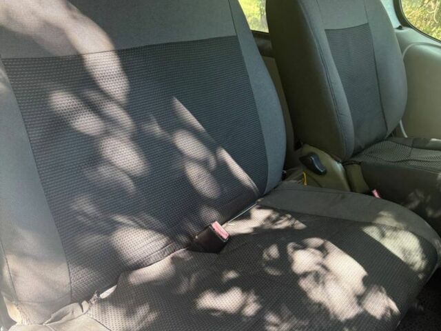 Білий Опель Віваро, об'ємом двигуна 1.9 л та пробігом 300 тис. км за 6000 $, фото 6 на Automoto.ua