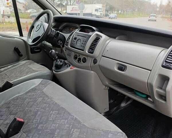 Белый Опель Виваро, объемом двигателя 1.9 л и пробегом 386 тыс. км за 5800 $, фото 4 на Automoto.ua