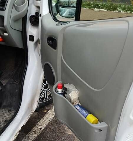 Білий Опель Віваро, об'ємом двигуна 1.9 л та пробігом 340 тис. км за 5300 $, фото 17 на Automoto.ua