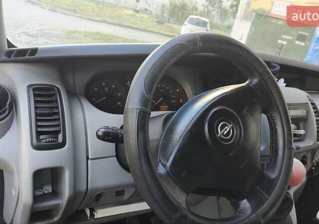 Білий Опель Віваро, об'ємом двигуна 1.9 л та пробігом 449 тис. км за 5500 $, фото 1 на Automoto.ua