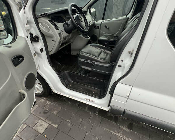 Білий Опель Віваро, об'ємом двигуна 1.9 л та пробігом 390 тис. км за 5850 $, фото 29 на Automoto.ua