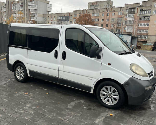 Білий Опель Віваро, об'ємом двигуна 1.9 л та пробігом 390 тис. км за 5850 $, фото 2 на Automoto.ua