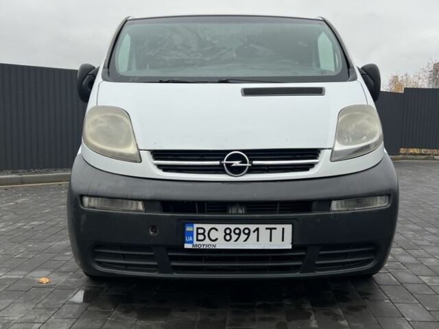 Белый Опель Виваро, объемом двигателя 1.9 л и пробегом 390 тыс. км за 5100 $, фото 4 на Automoto.ua