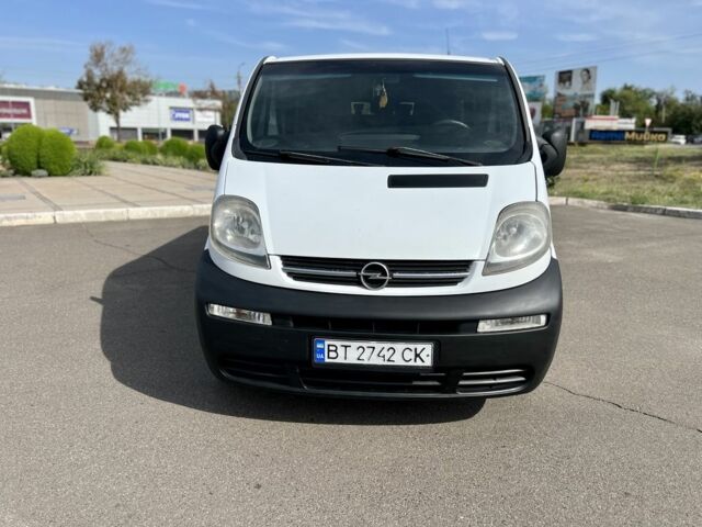 Белый Опель Виваро, объемом двигателя 1.9 л и пробегом 385 тыс. км за 5999 $, фото 4 на Automoto.ua