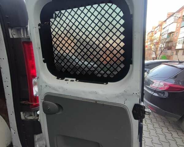 Белый Опель Виваро, объемом двигателя 1.87 л и пробегом 284 тыс. км за 5500 $, фото 6 на Automoto.ua