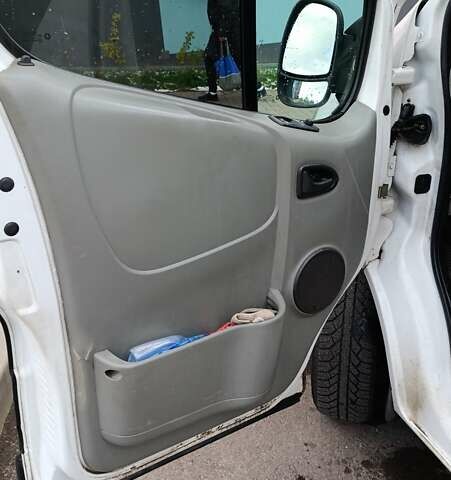 Білий Опель Віваро, об'ємом двигуна 1.9 л та пробігом 340 тис. км за 5300 $, фото 16 на Automoto.ua