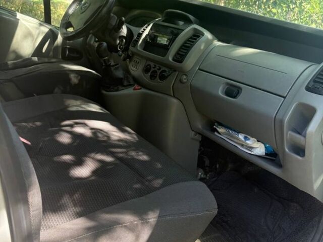 Білий Опель Віваро, об'ємом двигуна 1.9 л та пробігом 300 тис. км за 6000 $, фото 5 на Automoto.ua