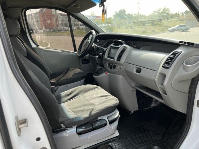 Белый Опель Виваро, объемом двигателя 1.9 л и пробегом 385 тыс. км за 5999 $, фото 5 на Automoto.ua