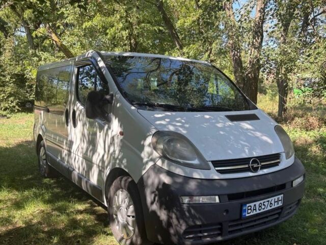 Білий Опель Віваро, об'ємом двигуна 1.9 л та пробігом 300 тис. км за 6000 $, фото 2 на Automoto.ua