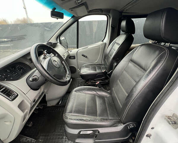 Білий Опель Віваро, об'ємом двигуна 1.9 л та пробігом 390 тис. км за 5850 $, фото 28 на Automoto.ua