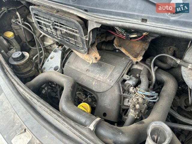 Білий Опель Віваро, об'ємом двигуна 1.9 л та пробігом 395 тис. км за 6600 $, фото 11 на Automoto.ua