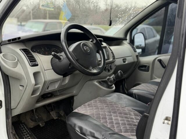 Белый Опель Виваро, объемом двигателя 1.9 л и пробегом 350 тыс. км за 6450 $, фото 4 на Automoto.ua